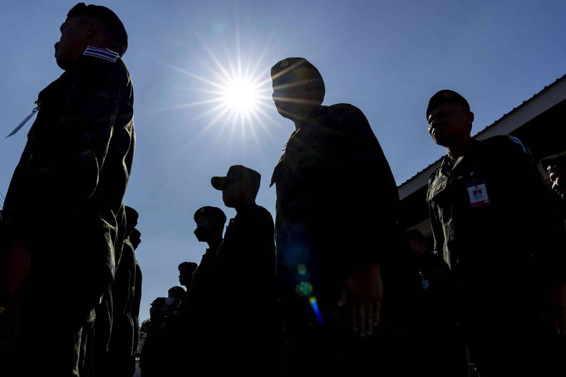 Tailandia entrega Camboya soldados detenidos virtud alto fuego