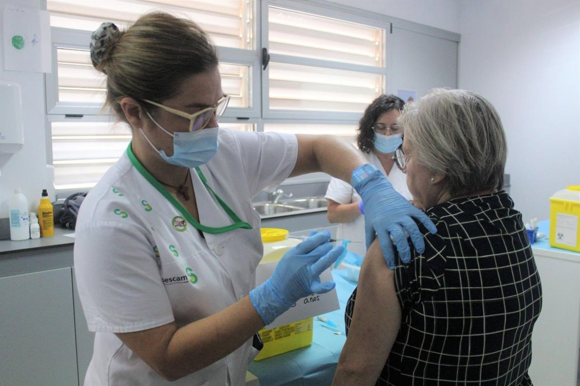 Hasta 16 centros de salud de C-LM vacunan este jueves contra la g